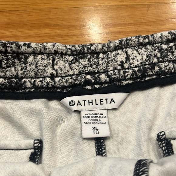 Athleta women’s shorts size xlarge. - Picture 3 of 10